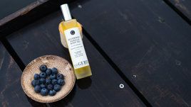 Produit bien-être posé près d'un bain.